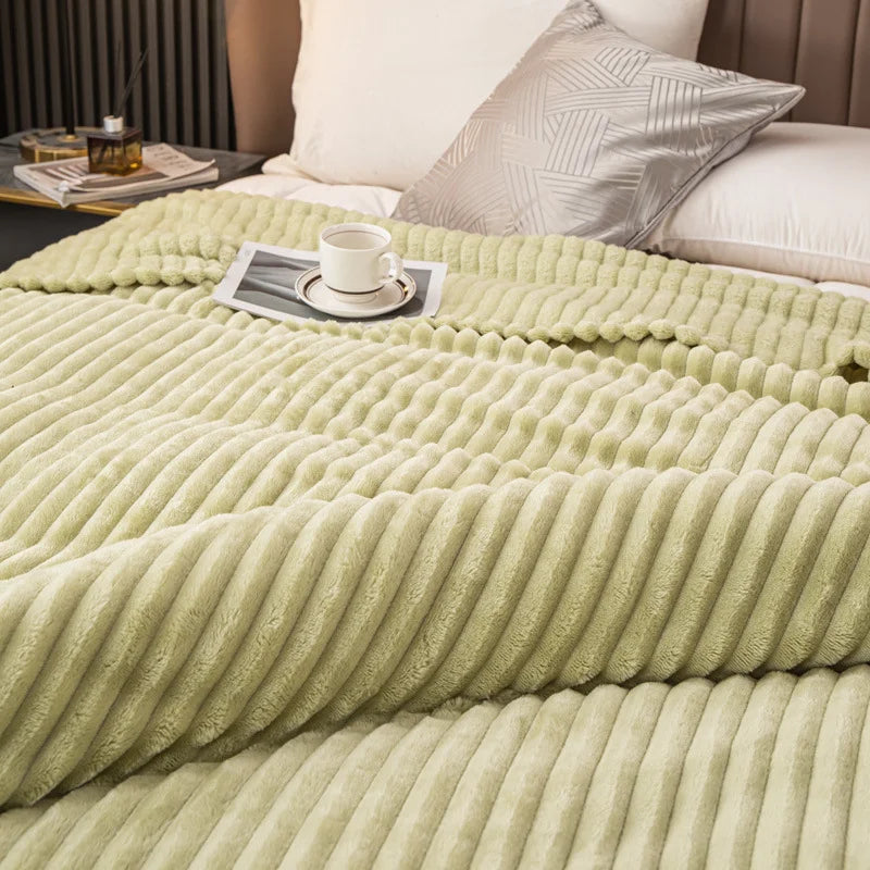 Soft Large Plush Blanket for Sofa and Bed Fluffy Multi-functional Knit Blanket Suitable for Single and Double Bed